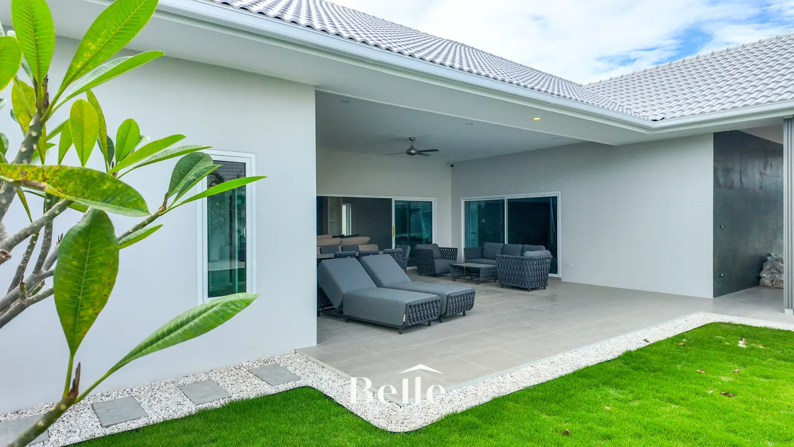Modern Style Pool Villa with 5 Bedrooms Hua Hin Soi 112 For Sale - 11