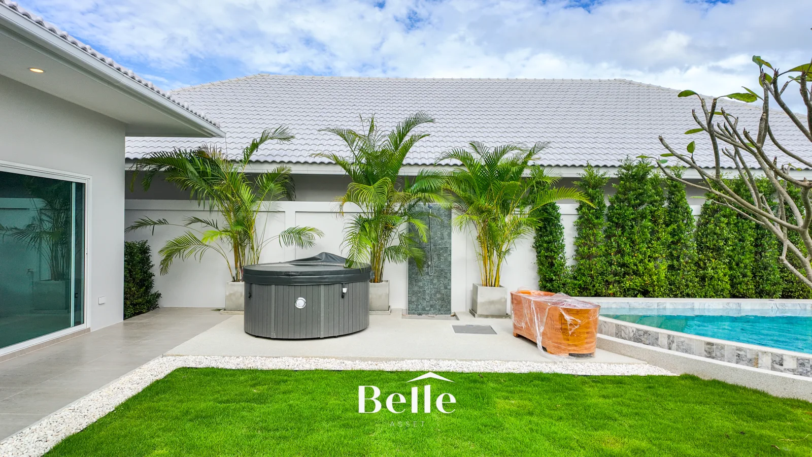 Modern Style Pool Villa with 5 Bedrooms Hua Hin Soi 112 For Sale - 12