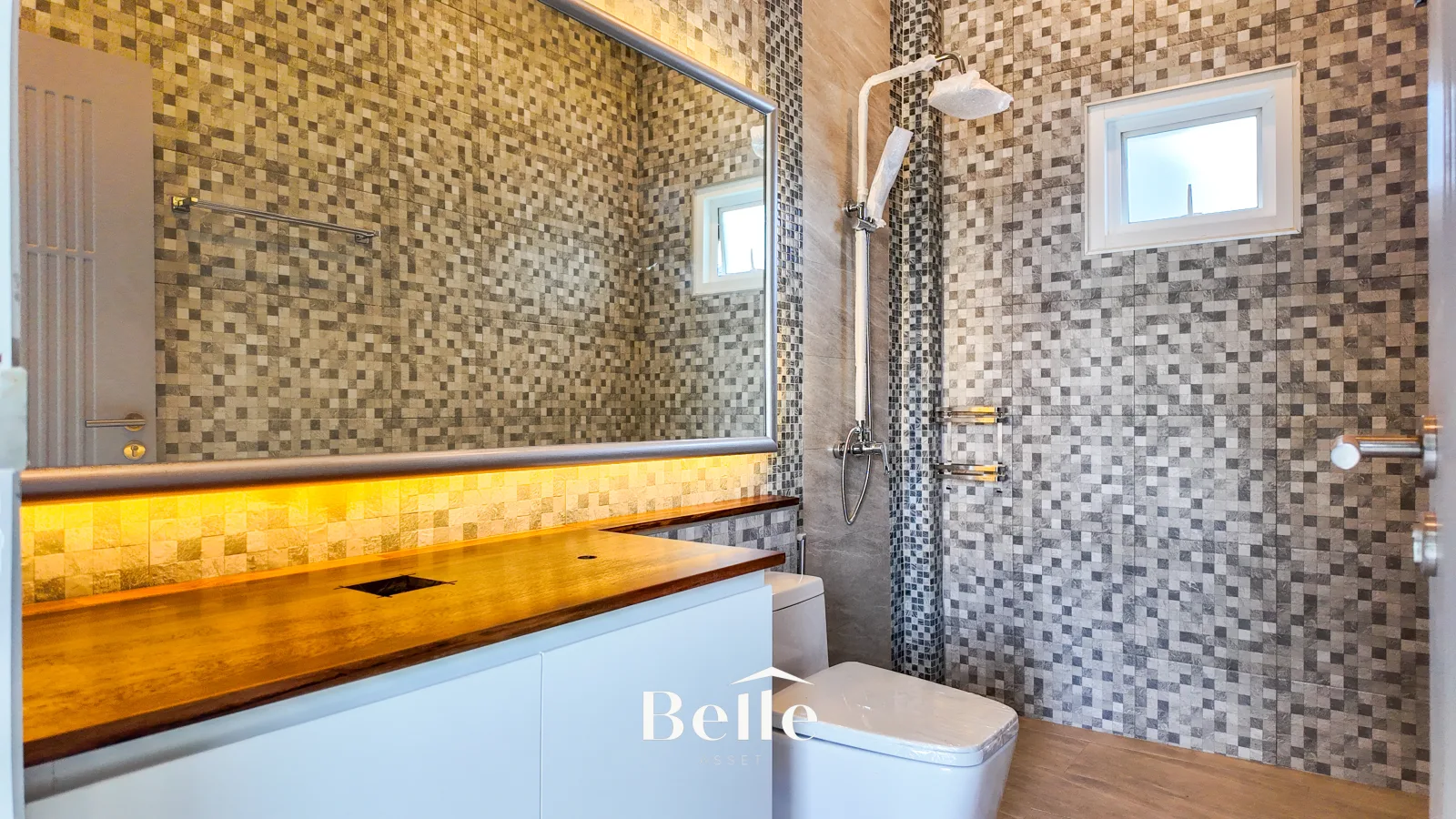 Modern Style Pool Villa with 5 Bedrooms Hua Hin Soi 112 For Sale - 17