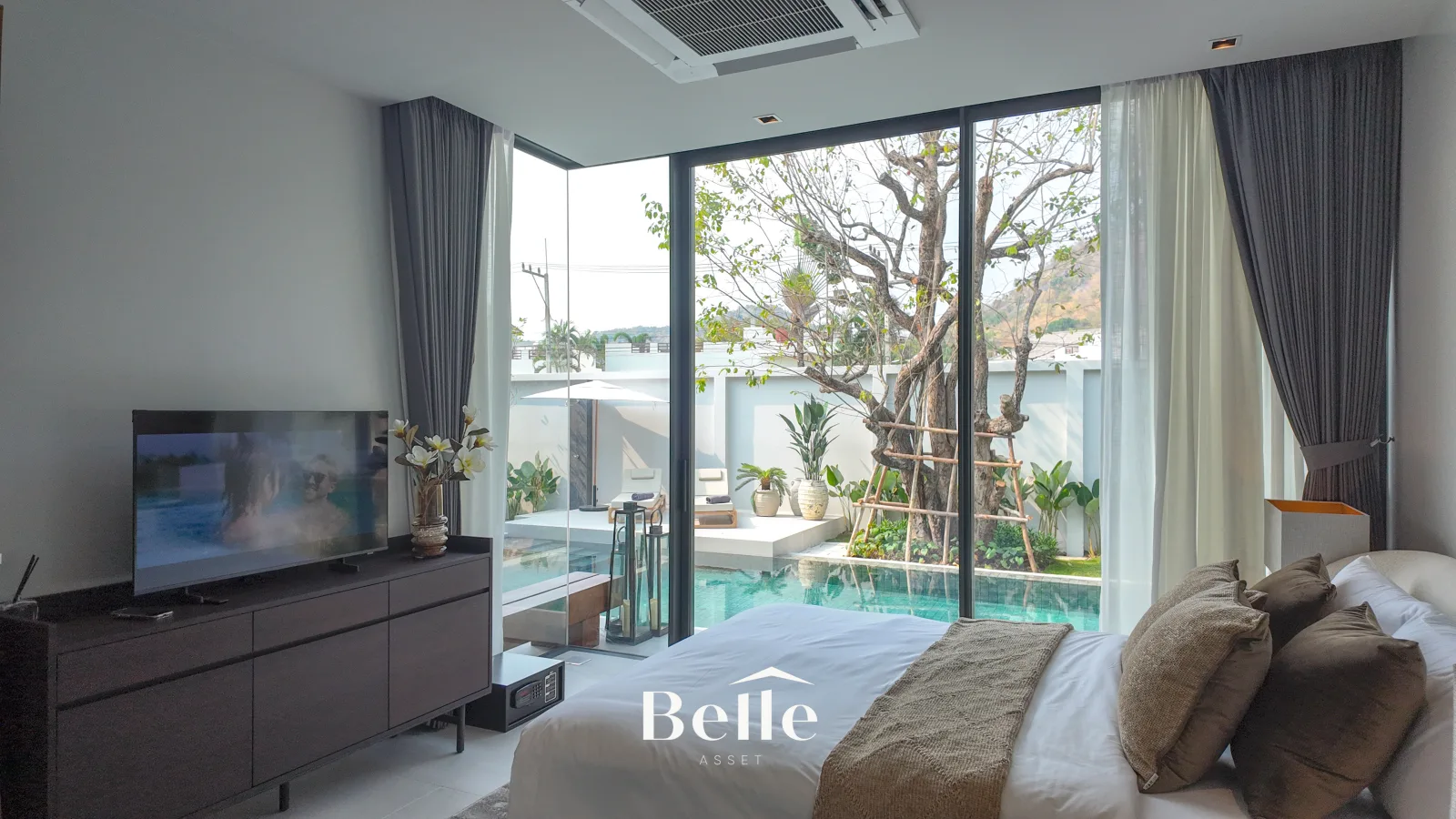 Beautifully Designed Luxury Pool Villa in Hua Hin For Sale - 2