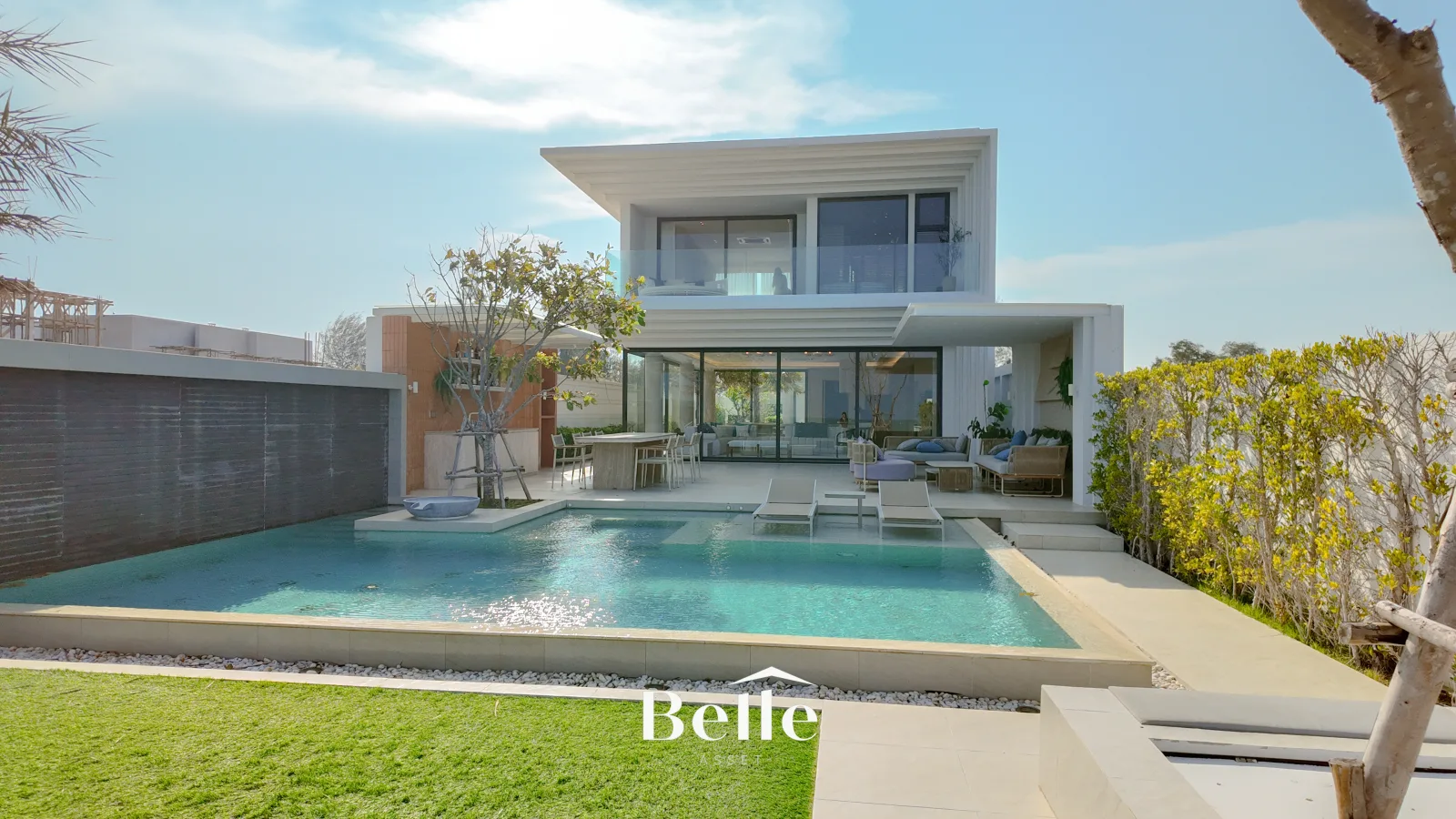 Beachfront Luxury Villa in Cha-am