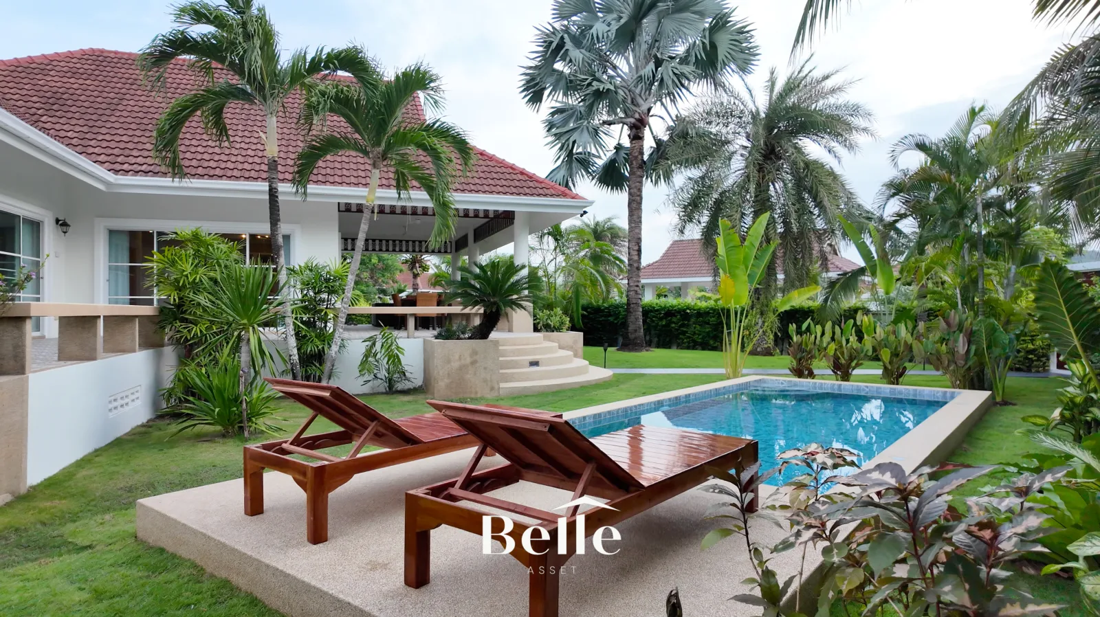 Pool Villa 3 Bedrooms for Sale in Hua Hin, Thap Tai