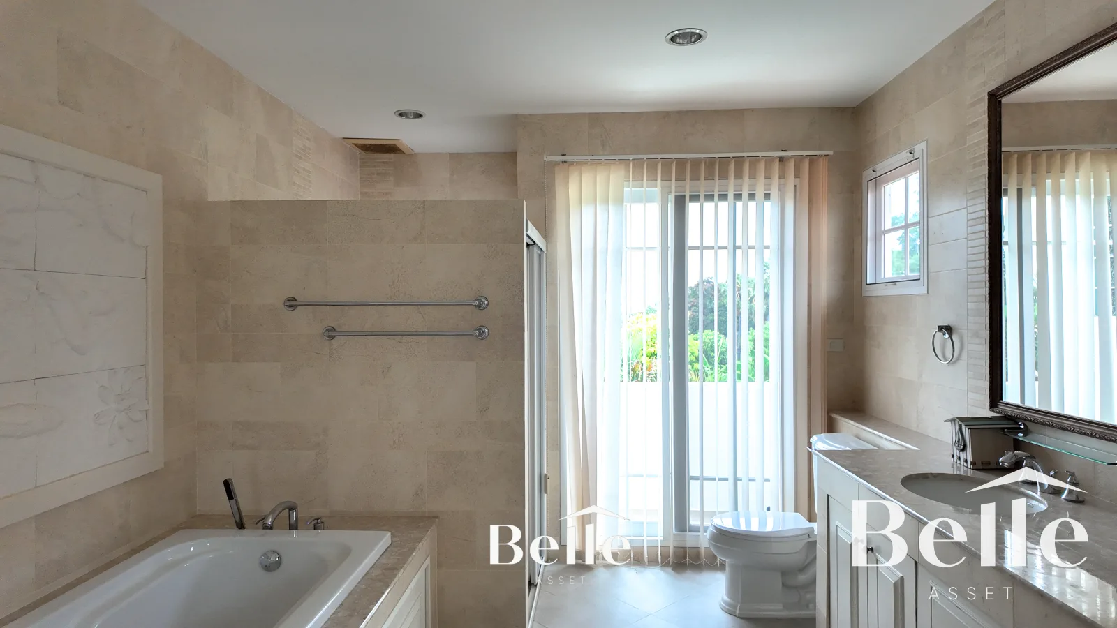 Stunning golf views meet classic comfort spacious 7-bedroom, 2-building home in Palm Hills. - 6