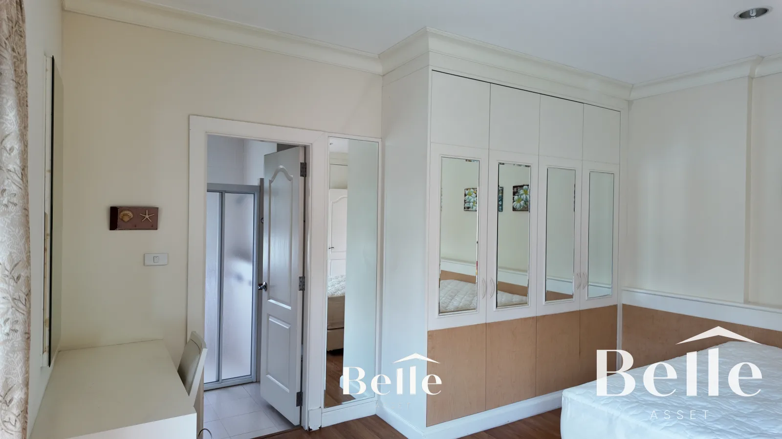 Stunning golf views meet classic comfort spacious 7-bedroom, 2-building home in Palm Hills. - 8