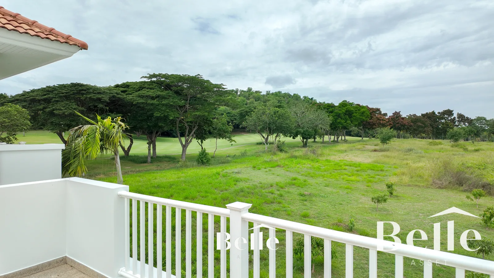 Stunning golf views meet classic comfort spacious 7-bedroom, 2-building home in Palm Hills. - 12