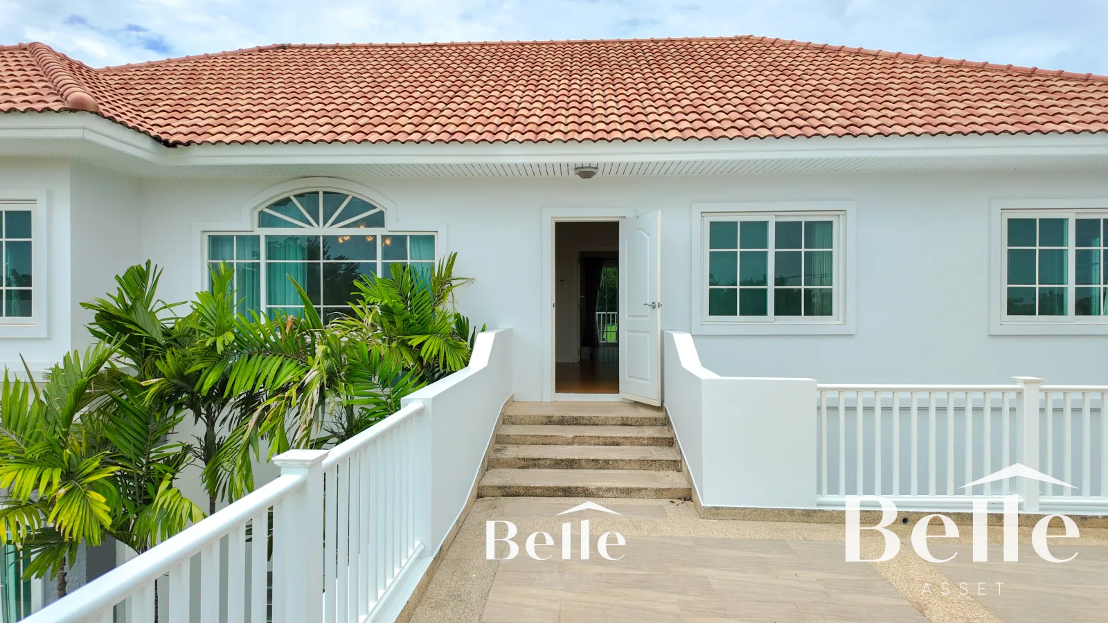 Stunning golf views meet classic comfort spacious 7-bedroom, 2-building home in Palm Hills. - 15