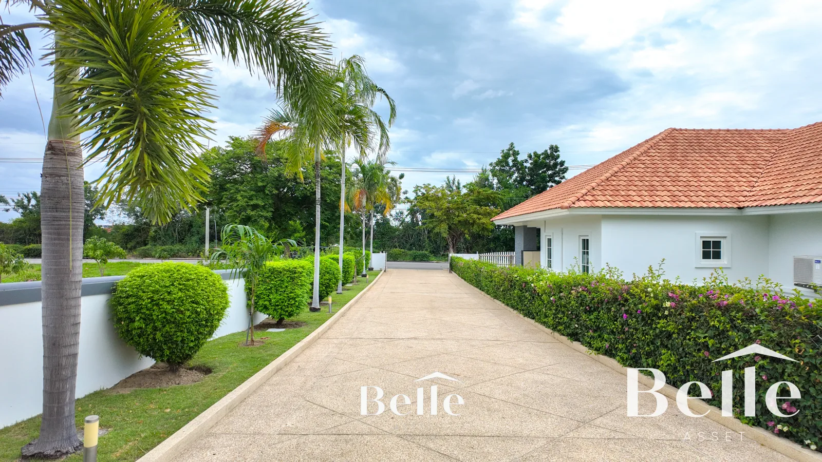 Stunning golf views meet classic comfort spacious 7-bedroom, 2-building home in Palm Hills. - 20