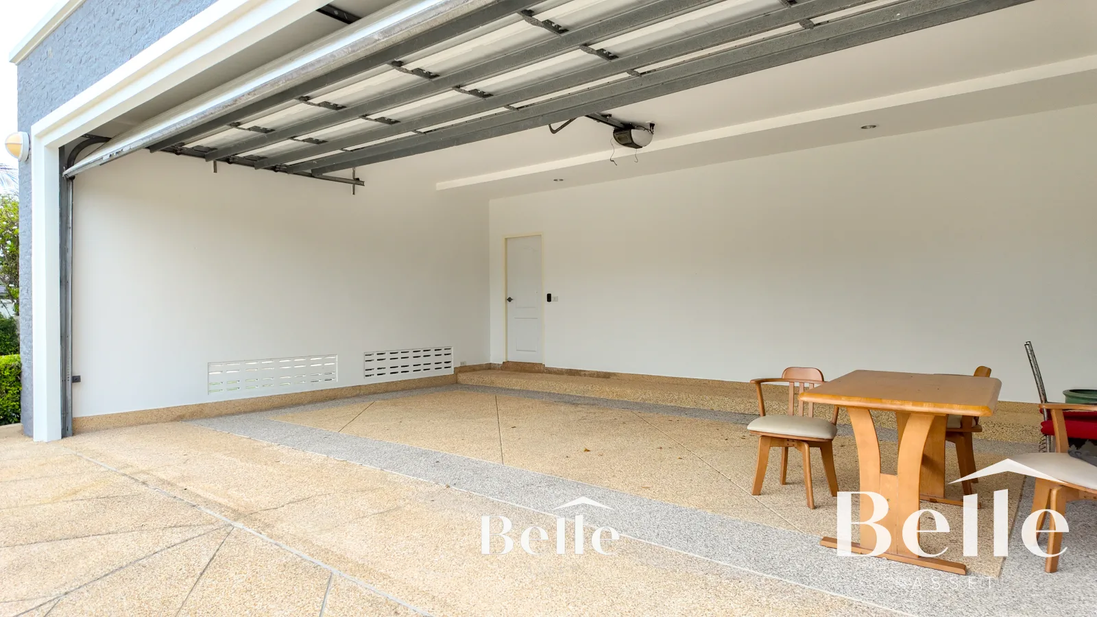 Stunning golf views meet classic comfort spacious 7-bedroom, 2-building home in Palm Hills. - 21