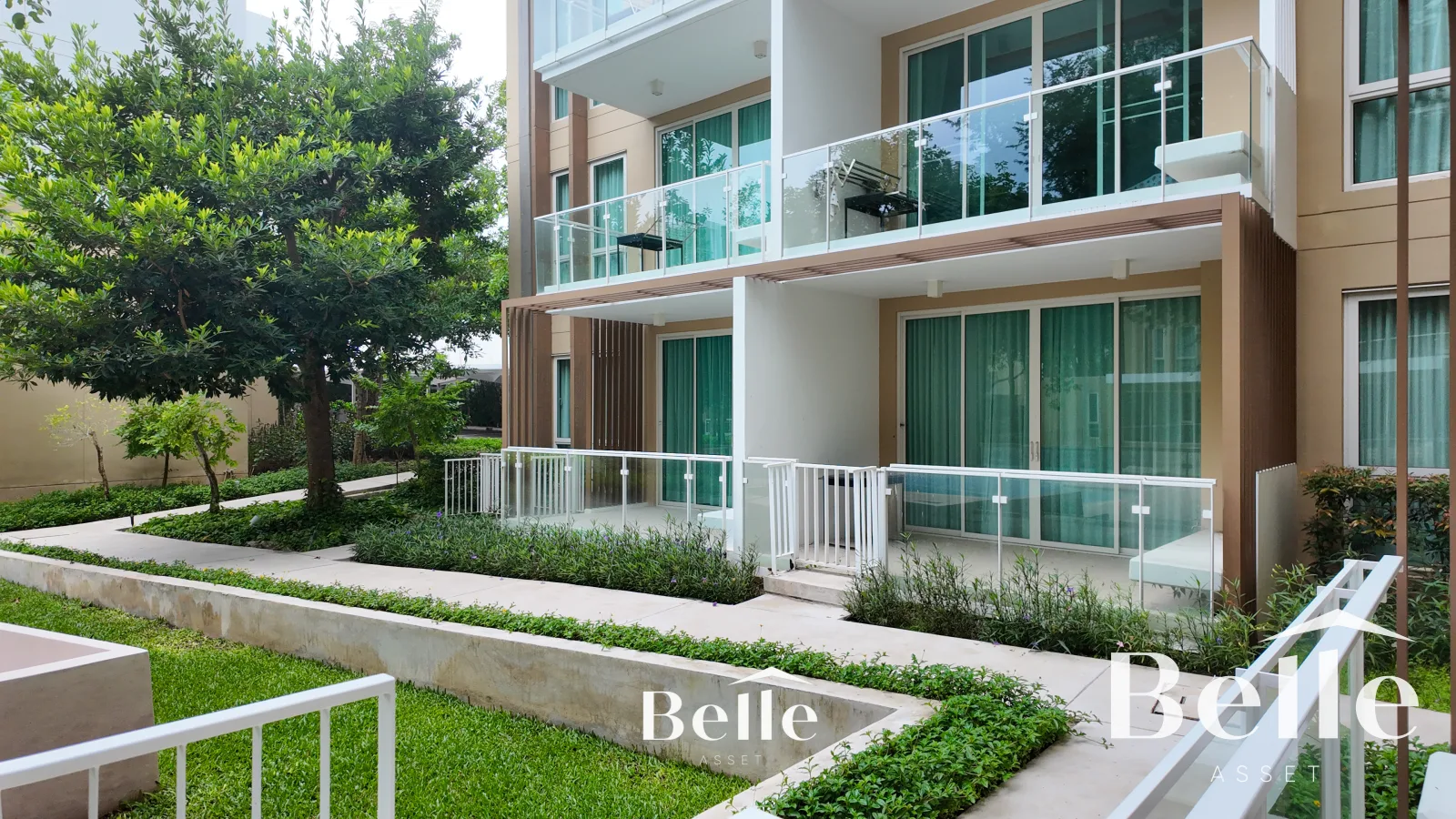 Beachfront Luxury Peaceful Location | Ready to Move In - 3